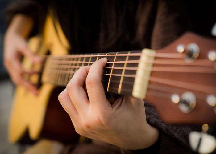 Hvad skal du gøre, hvis du ikke har råd til en ny guitar?